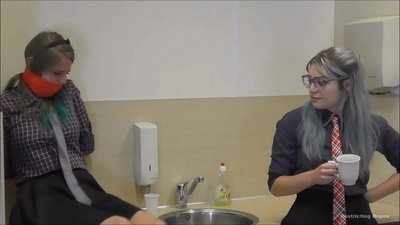 Addicció / lligada i amordassada / senyora en angoixa