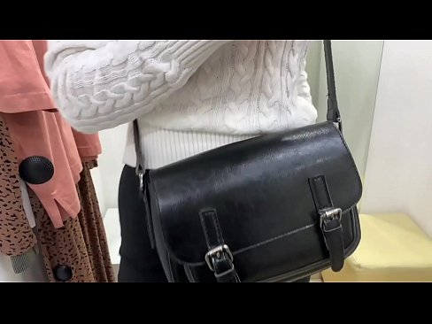 ❤️ Masturbació pública de la jove gossa FeralBerry amb un consolador al provador ️ Vídeo de merda al ca.porn-mz.ru ❌️